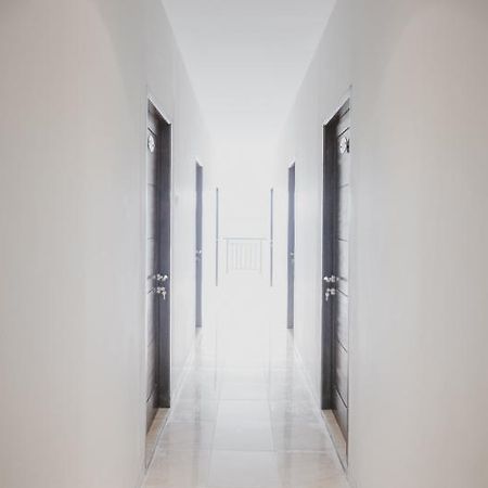 Hotel Reddoorz Near Taman Palem Dżakarta Zewnętrze zdjęcie