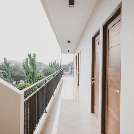 Hotel Reddoorz Near Taman Palem Dżakarta Zewnętrze zdjęcie