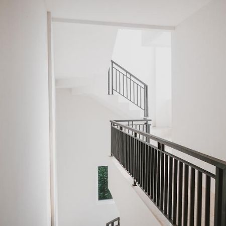 Hotel Reddoorz Near Taman Palem Dżakarta Zewnętrze zdjęcie