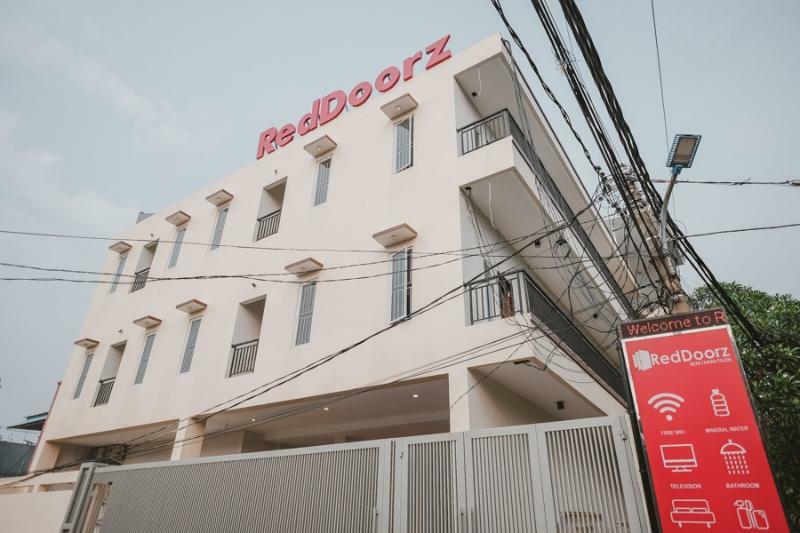 Hotel Reddoorz Near Taman Palem Dżakarta Zewnętrze zdjęcie
