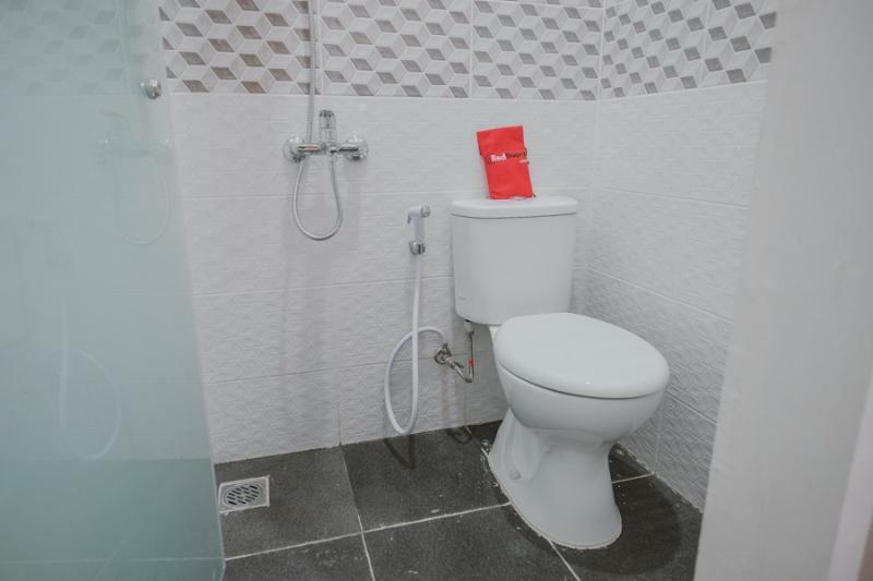 Hotel Reddoorz Near Taman Palem Dżakarta Zewnętrze zdjęcie
